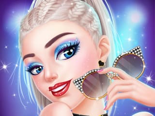 Fashion Celebrity Dress Up Game